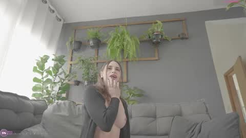 Snapshot of mystic_bunny chatting on 10/18/25, 03:02 Mystic Bunny online show from 10/18/25, 03:02