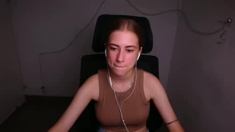 Emelie online show from 09/10/25, 05:35
