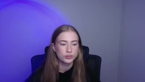 Emelie online show from 09/12/25, 05:18