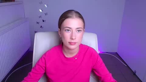 Emelie online show from 09/17/25, 11:12