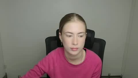 Emelie online show from 09/19/25, 05:31