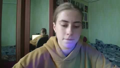 Emelie online show from 10/03/25, 01:08