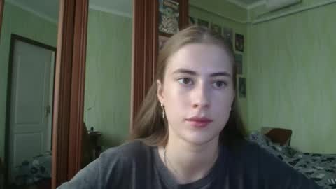 Emelie online show from 10/04/25, 10:46