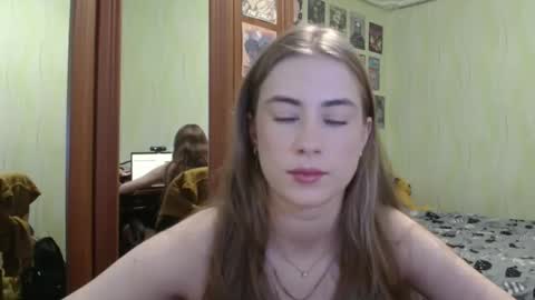 Emelie online show from 10/05/25, 01:53