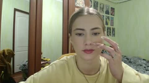 Emelie online show from 10/06/25, 11:57