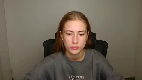 Emelie online show from 10/21/25, 11:22