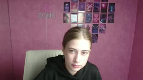 Emelie online show from 10/22/25, 05:41
