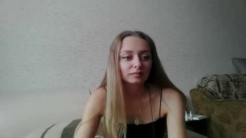 Snapshot of mysticglimmer chatting on 10/14/25, 09:54 Anika online show from 10/14/25, 09:54