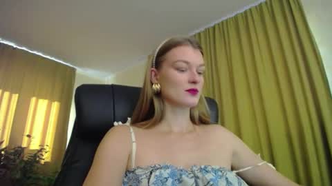 mysticvenus_ online show from 10/19/25, 09:43