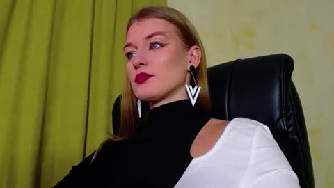 Snapshot of mysticvenus_ chatting on 11/24/25, 03:23 mysticvenus_ online show from 11/24/25, 03:23