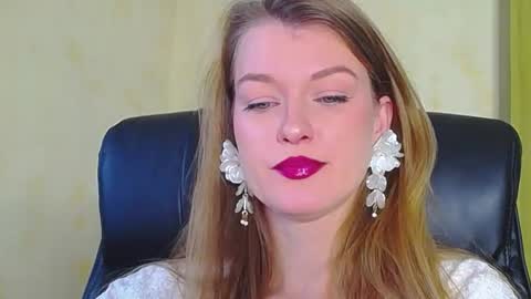 Snapshot of mysticvenus_ chatting on 12/18/25, 10:32 mysticvenus_ online show from 12/18/25, 10:32