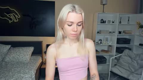 Snapshot of myviolet_rush chatting on 09/24/25, 07:28 Olivia or just olive online show from 09/24/25, 07:28