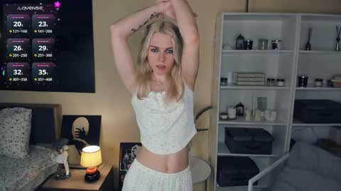 Snapshot of myviolet_rush chatting on 10/09/25, 07:23 Olivia or just olive online show from 10/09/25, 07:23