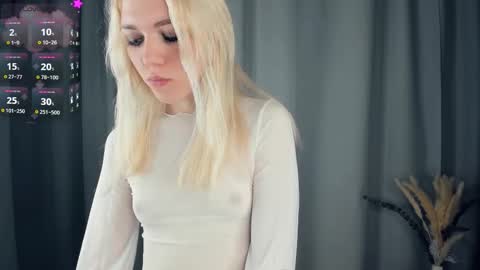 Snapshot of myviolet_rush chatting on 10/17/25, 07:38 Olivia or just olive online show from 10/17/25, 07:38