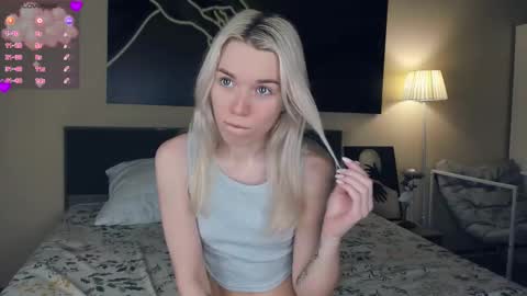 Snapshot of myviolet_rush chatting on 11/02/25, 07:49 Olivia or just olive online show from 11/02/25, 07:49