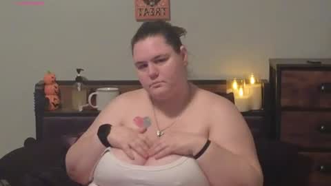 Snapshot of mzjuicybootay2169 chatting on 10/29/25, 11:45 Mzjuicybootay online show from 10/29/25, 11:45