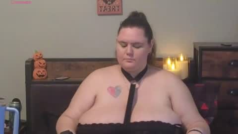 Snapshot of mzjuicybootay2169 chatting on 10/31/25, 10:33 Mzjuicybootay online show from 10/31/25, 10:33