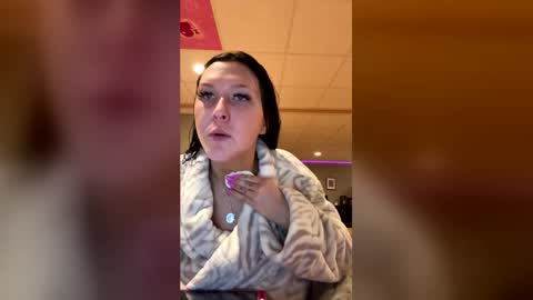 n0rmalgurl online show from 05/26/26, 11:34