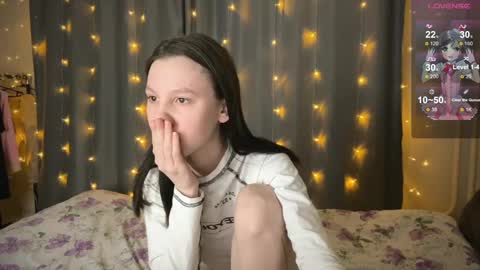 Vanessa and Julia  online show from 02/10/25, 08:31