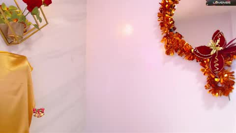 naamah_b online show from 12/19/24, 05:40