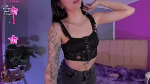 Snapshot of naath_ chatting on 11/01/25, 10:01 anny online show from 11/01/25, 10:01