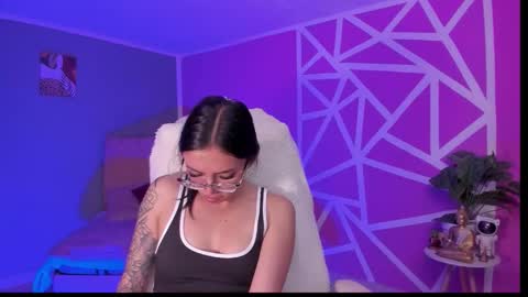 Snapshot of naath_ chatting on 02/18/26, 11:44 anny online show from 02/18/26, 11:44