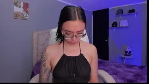 Snapshot of naath_ chatting on 04/19/26, 12:43 anny online show from 04/19/26, 12:43