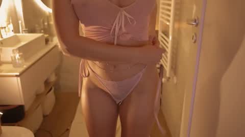 Nadia online show from 11/14/25, 09:13