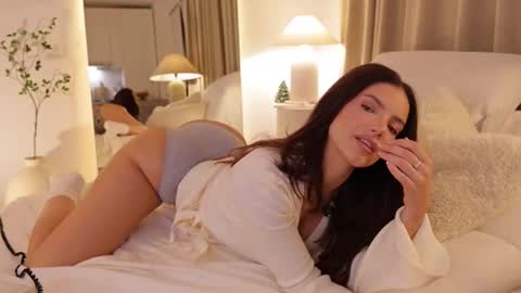 Nadia online show from 11/17/25, 08:36