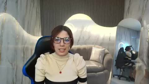 Nadia  online show from 07/10/26, 08:00