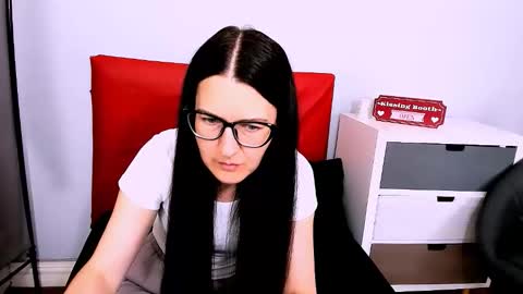 nadiatrue online show from 06/06/26, 02:44