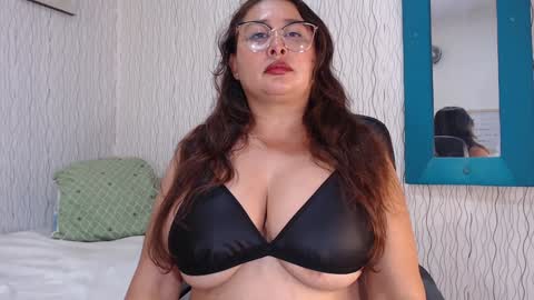 Nadia online show from 12/19/24, 09:28