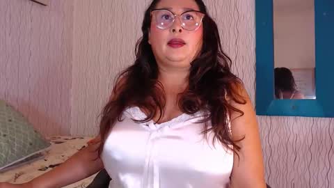 Nadia online show from 09/08/25, 05:56
