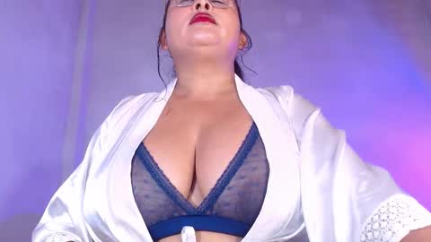 Nadia online show from 12/04/25, 09:18