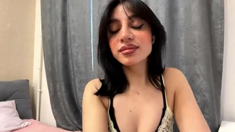 Snapshot of nadinevanni chatting on 05/08/26, 01:16 Leya online show from 05/08/26, 01:16