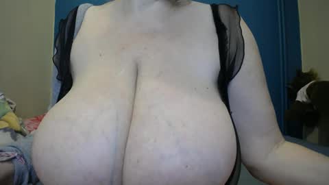 nadinnnea online show from 01/25/25, 06:24