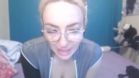 nadinnnea online show from 04/30/26, 07:58