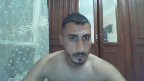 Snapshot of nadirff16 chatting on 10/11/25, 12:15 V online show from 10/11/25, 12:15