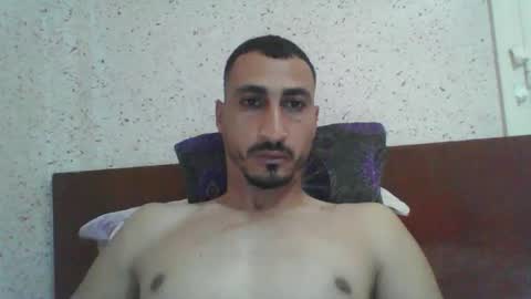 Snapshot of nadirff16 chatting on 10/15/25, 09:09 V online show from 10/15/25, 09:09