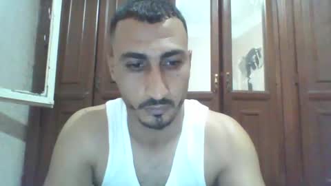 Snapshot of nadirff16 chatting on 10/18/25, 01:12 V online show from 10/18/25, 01:12