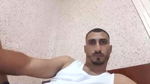 Snapshot of nadirff16 chatting on 11/15/25, 02:57 V online show from 11/15/25, 02:57