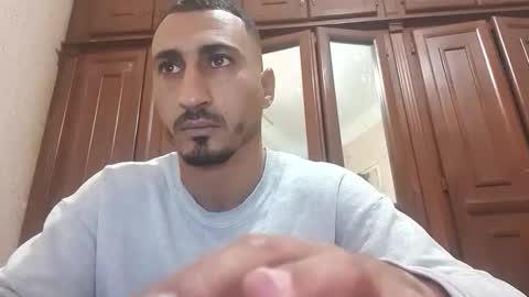 Snapshot of nadirff16 chatting on 11/29/25, 11:57 V online show from 11/29/25, 11:57