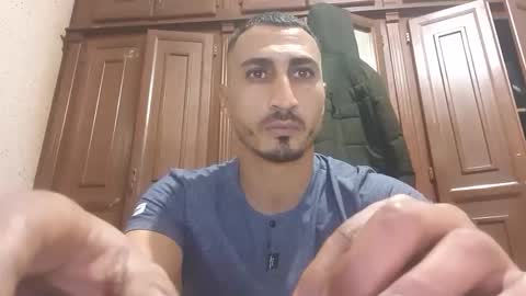 Snapshot of nadirff16 chatting on 12/14/25, 05:18 V online show from 12/14/25, 05:18