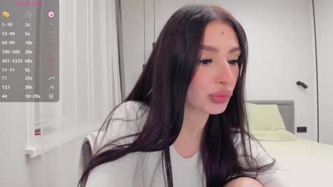 Snapshot of nadyayax chatting on 11/15/25, 01:29 Nadya online show from 11/15/25, 01:29