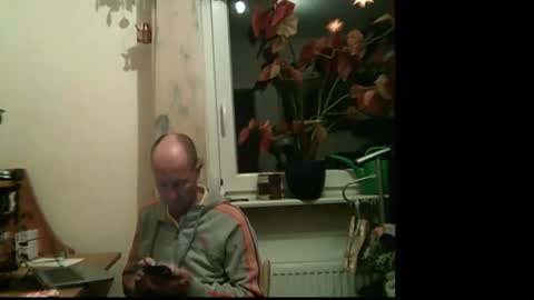 Snapshot of naggidey chatting on 12/15/25, 04:22 Seppl online show from 12/15/25, 04:22