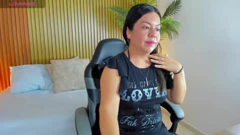 Snapshot of nahia_13 chatting on 11/04/25, 12:04 N A H I A online show from 11/04/25, 12:04