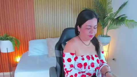 Snapshot of nahia_13 chatting on 11/19/25, 12:05 N A H I A online show from 11/19/25, 12:05