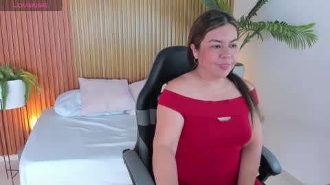 Snapshot of nahia_13 chatting on 01/05/26, 05:27 N A H I A online show from 01/05/26, 05:27