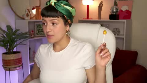 Nahia INDEPENDENT MODEL P online show from 10/09/25, 07:34