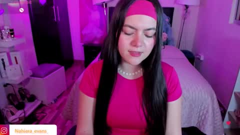 NAHIARA EVANS online show from 10/30/25, 06:15